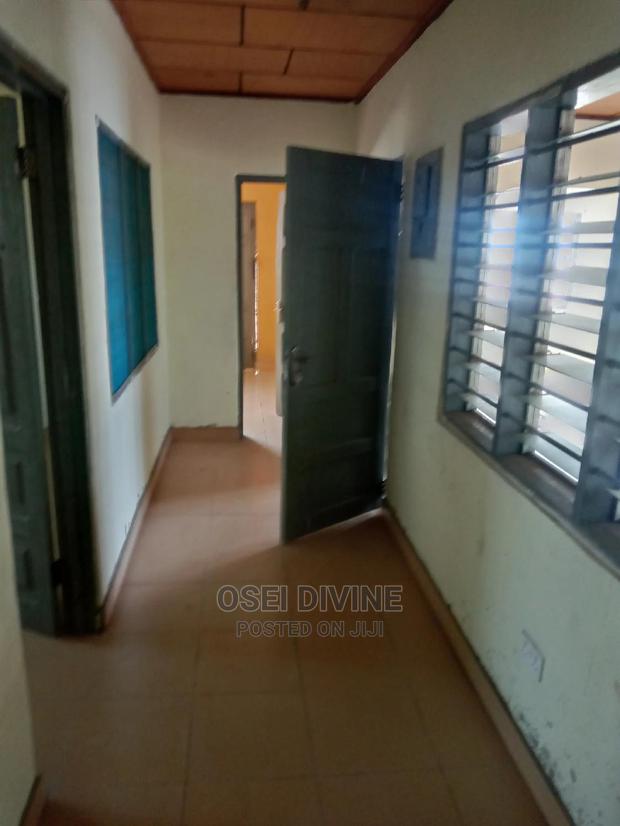 Decent 3-Bedrooms Apartments Dansoman · Photo 3