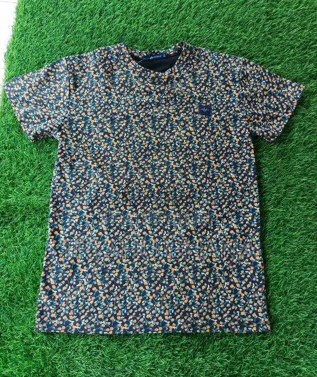 Experience Quality T-Shirt Style · Photo 1
