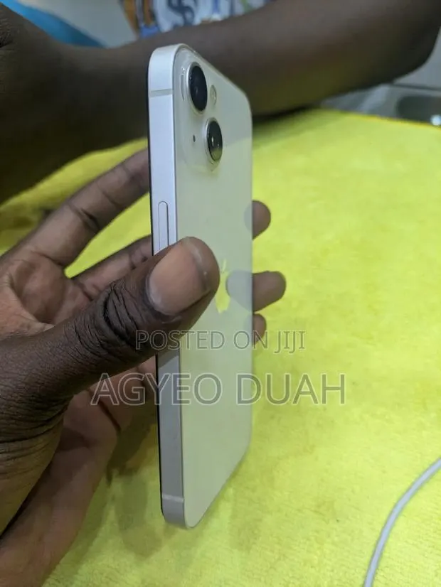 Apple iPhone 13 256 GB White · Photo 1