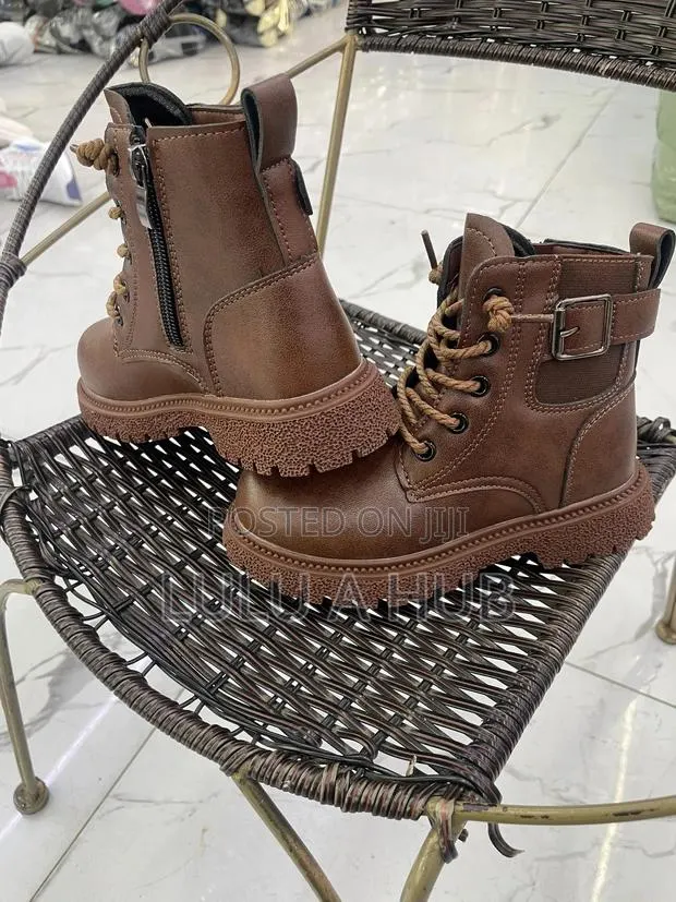 Kids Shoes · Photo 1