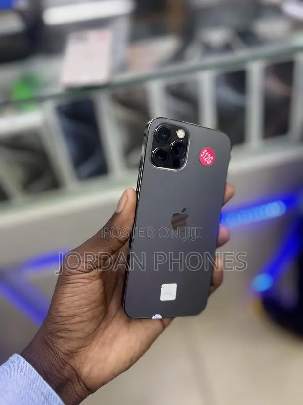 Apple iPhone 12 Pro 512 GB Graphite · Photo 1