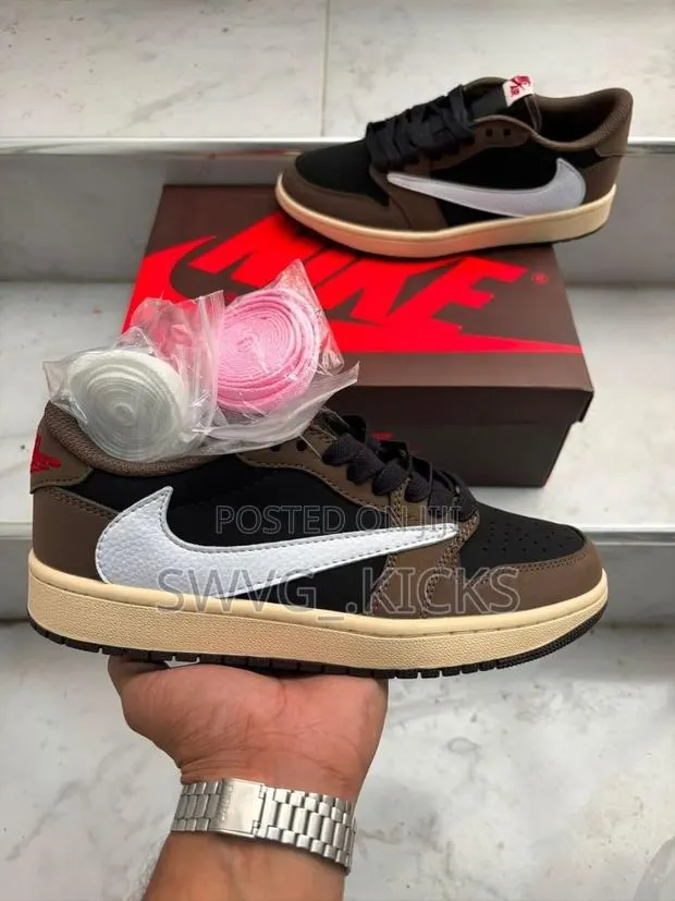 Nike Air Jordan 1 Low X Travis Scott Mocha · Photo 1