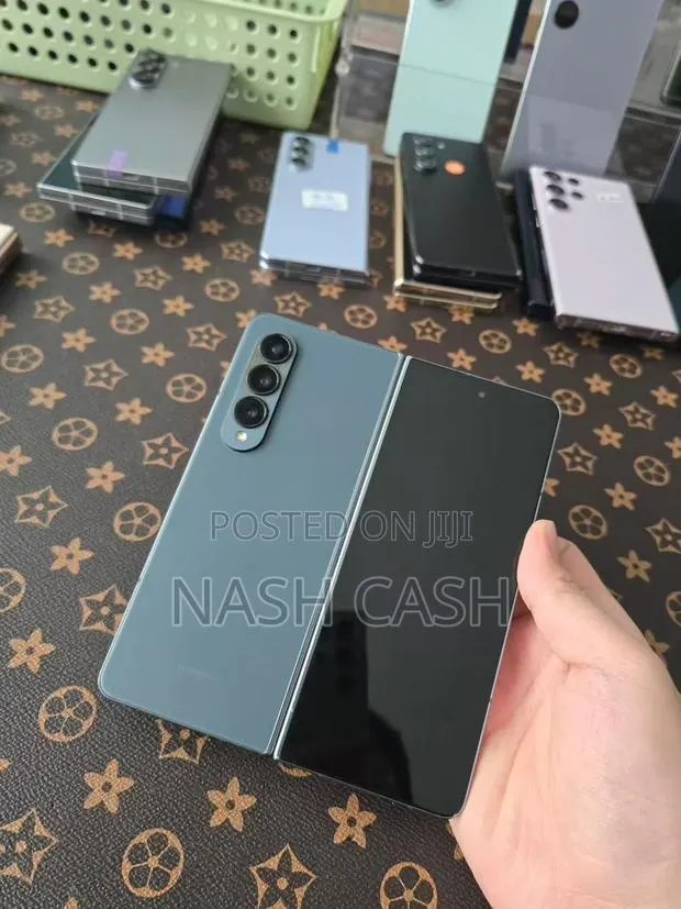 New Samsung Galaxy Z Fold4 512 GB Blue · Photo 1