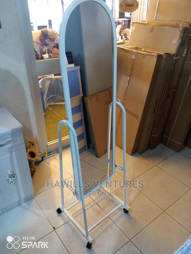 Self Standing Mirror · Photo 1