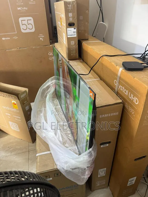 TCL Instant HDR Rendering 43" Smart Android Led Television · Photo 1