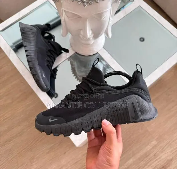 Available Nike Metcon Black Sneaker · Photo 1