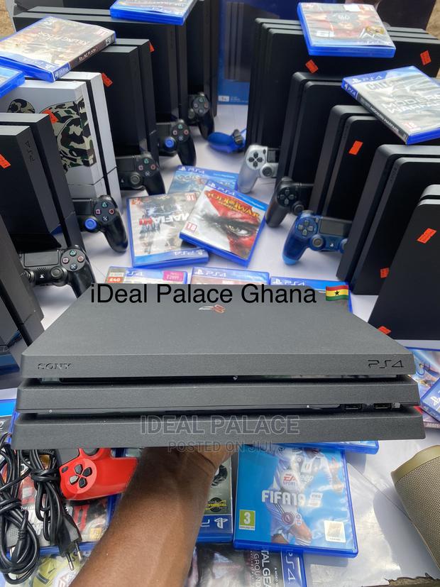 Playstation 4 Pro Black · Photo 1