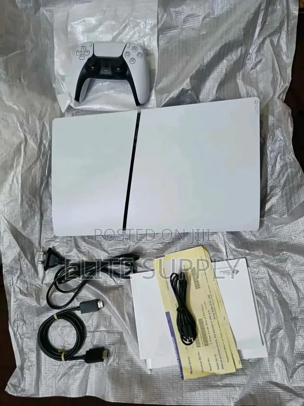 Ps5 5 Slim. With One Pad · Photo 1