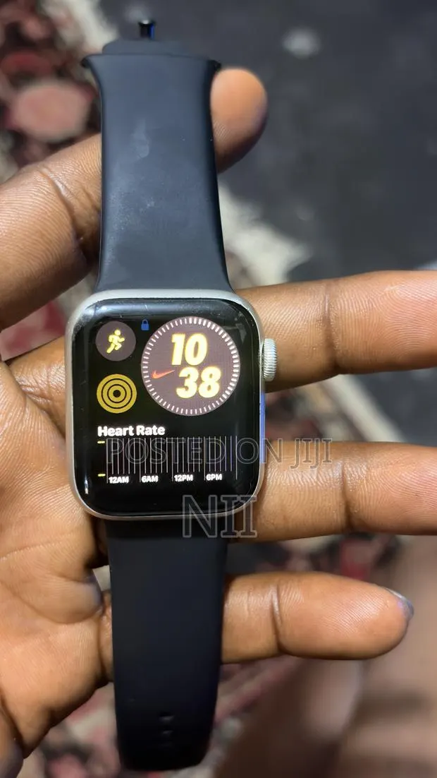 Apple Watch SE 2 · Photo 1