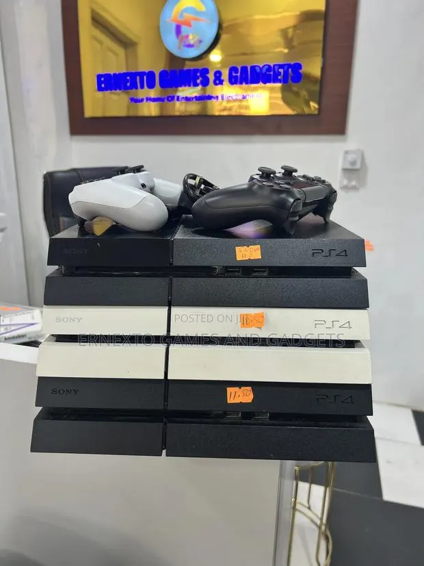 PS4 Jailbreak With 2 Controllers Loaded With 10 Games · Photo 1