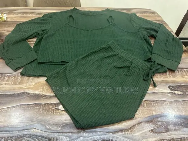 Leafy Green Crop Top and Short With Extra Long Sleeve Top · Photo 1