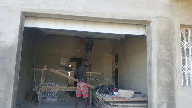 Automatic Garage Door With Backup Battery · Photo 4