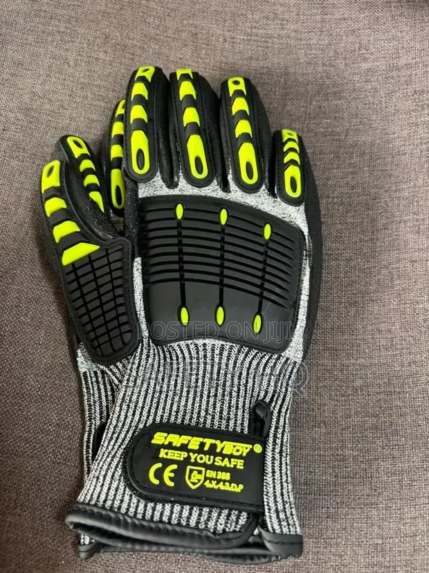 Cut Resistant Glove · Photo 1