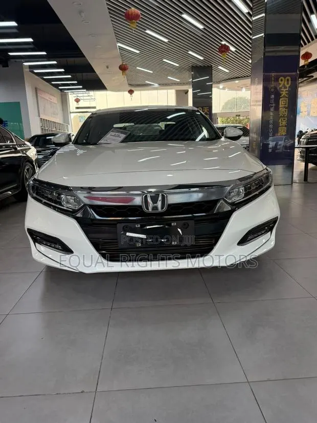 Honda Accord 2019 White · Photo 1