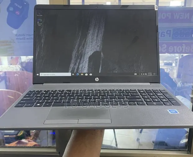 Laptop HP 250 G8 4GB Intel Celeron HDD+SSD 320GB · Photo 1