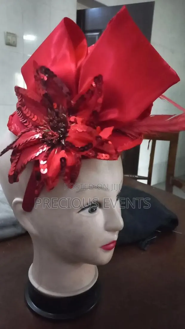 Different Colours of Fascinators · Photo 1