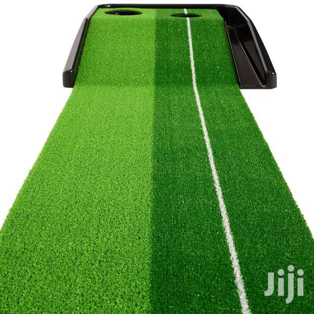 Putting Mat With Ball Return · Photo 2