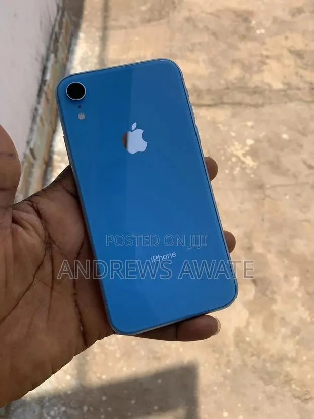 Apple iPhone XR 128 GB Blue · Photo 1