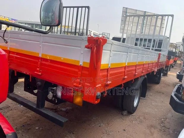 Hyundai 5 Tonnes · Photo 1