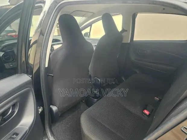 Toyota Vitz 2015 Black · Photo 1