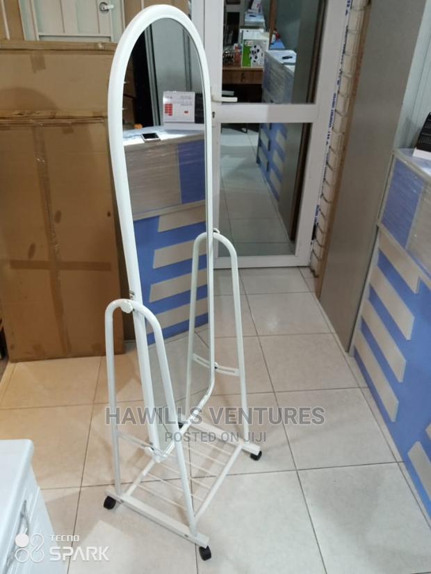 Self Standing Straight Mirror · Photo 1