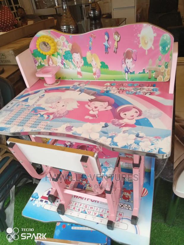 Kid's Table With Chair · Photo 1