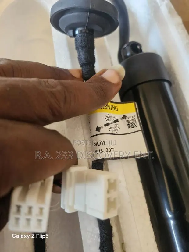Honda Pilot 2014/2016/2017 Electronic Boot Shocks · Photo 1