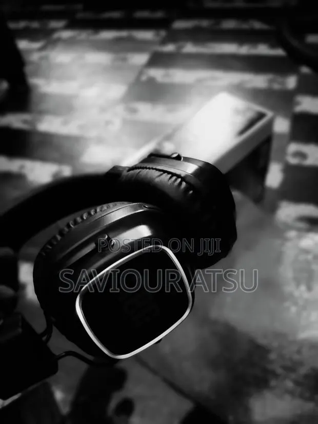 JBL/Bluetooth/Fm/Sd Card/Handsfree/Chargeable Headset · Photo 1