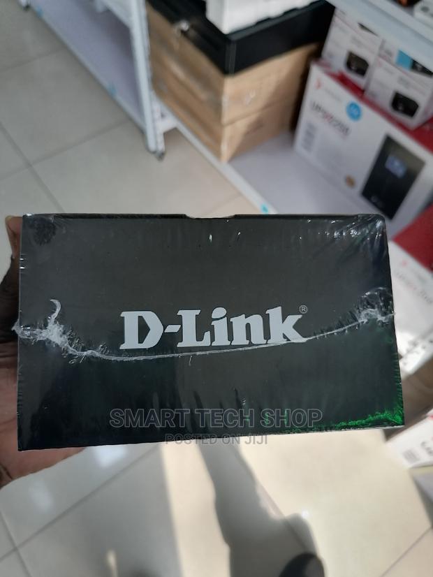 8 Port D Link Desktop Switch · Photo 2
