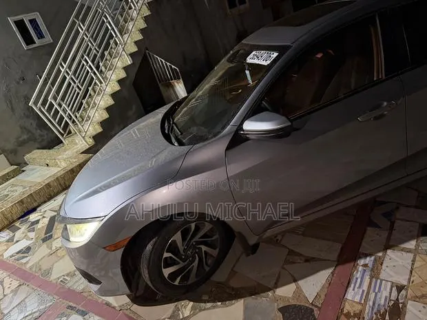 Honda Civic 2018 Silver · Photo 1