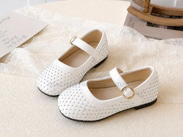 Quality Girls’ White Crystal Mary Jane Shoes · Photo 1