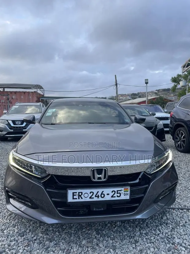 Honda Accord Sport (2.0L 4cyl Turbo 10A) 2019 Gray · Photo 1
