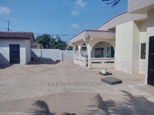 4bdrm House in Ayathar Bedroom, Teshie for Rent · Photo 2