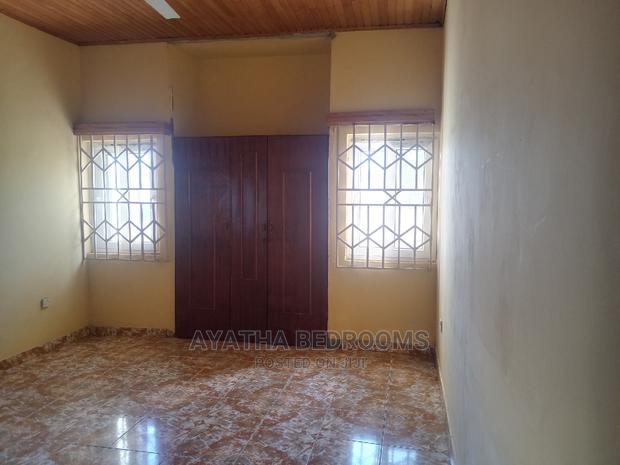 4bdrm House in Ayathar Bedroom, Teshie for Rent · Photo 3