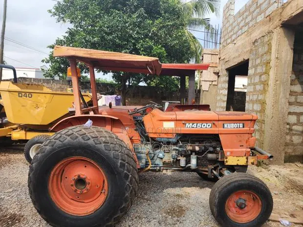 Kubota M4500 Tractor · Photo 1