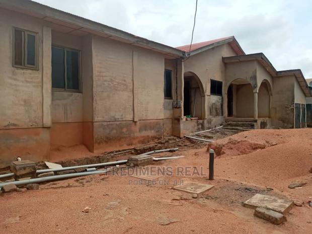 8bdrm House in Fredimens Real, Kumasi Metropolitan for sale
