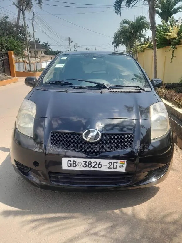 Toyota Vitz 2010 Blue · Photo 1
