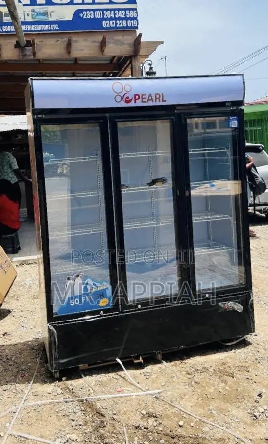 Check Out Pearl PVC-1540-28ab 3 Door Beverage Cooler(Glass Door) · Photo 1