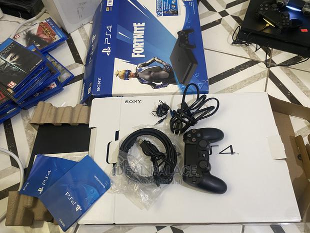 New Playstation 4 Slim With Complete Box · Photo 3