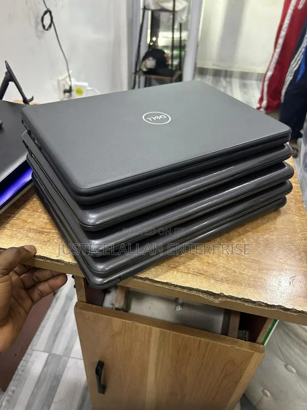 Laptop Dell Latitude 13 3380 4GB Intel Pentium SSD 128GB · Photo 1