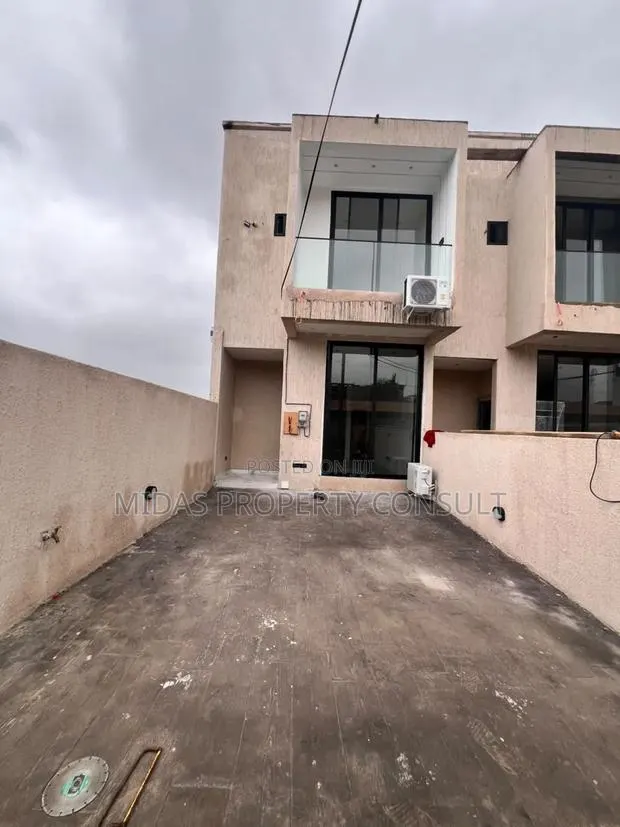 3bdrm House in Ogbojo, Accra Metropolitan for sale