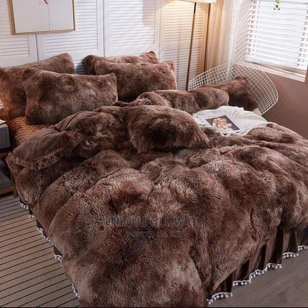 Fluffy Duvet Set at 8pcs 1 Quilt, 1 Sheet, 6 Pillow Case · Photo 2