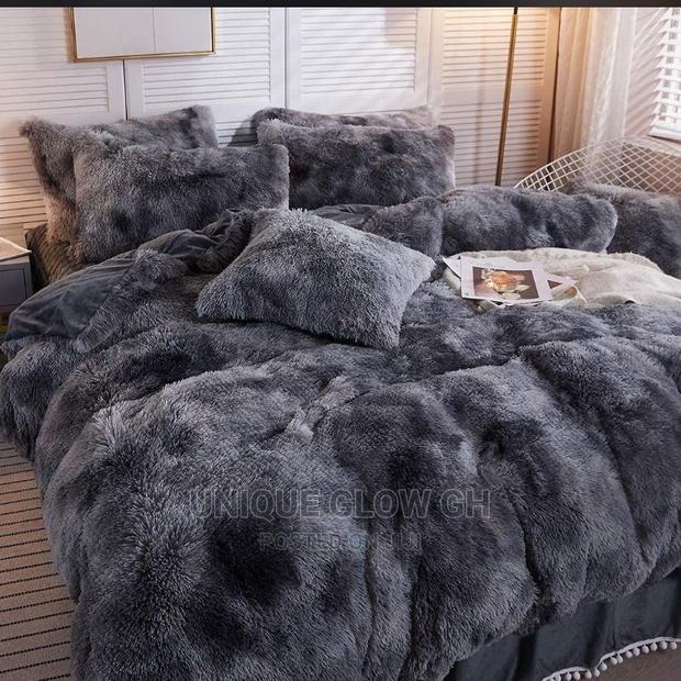 Fluffy Duvet Set at 8pcs 1 Quilt, 1 Sheet, 6 Pillow Case · Photo 3