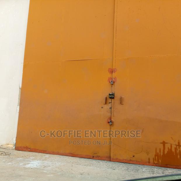 350 SQM Warehouse at Achimota 4 Rent · Photo 3