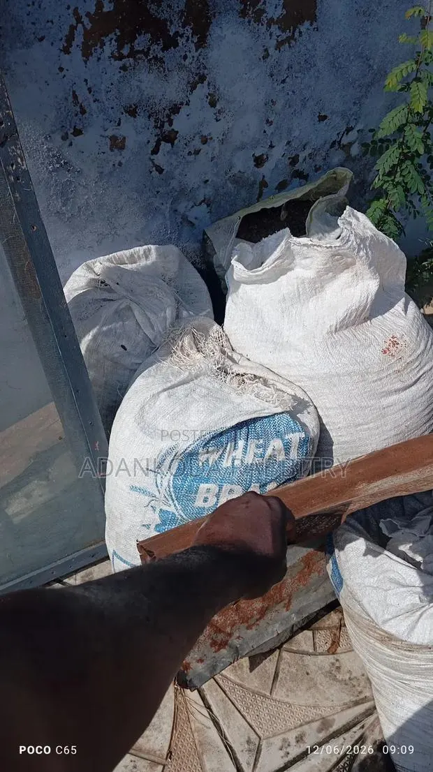 Organic Rabbits Manure/Fertilizer for Farm or Garden · Photo 1