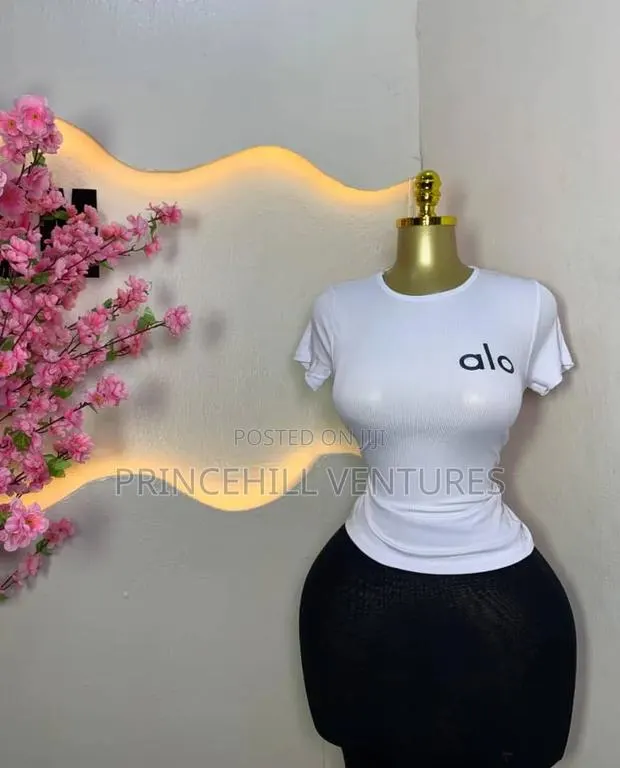 Ladies Basic Tops · Photo 1