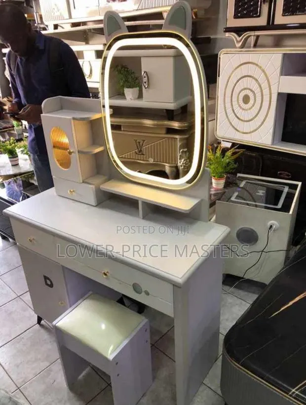 Dressing Mirror · Photo 1