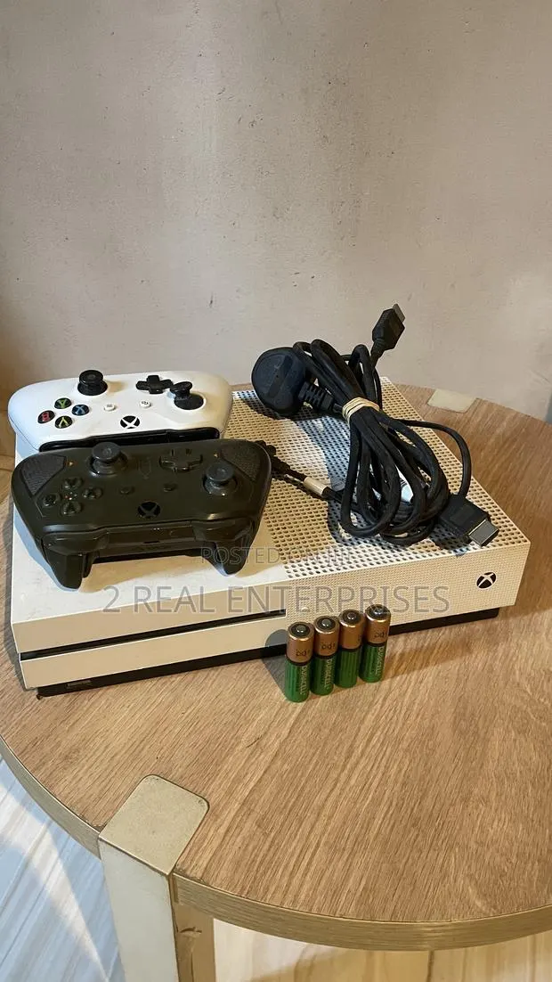 Xbox One S With 2 Wireless Controllers, Chargeable Batteries Games · Photo 1