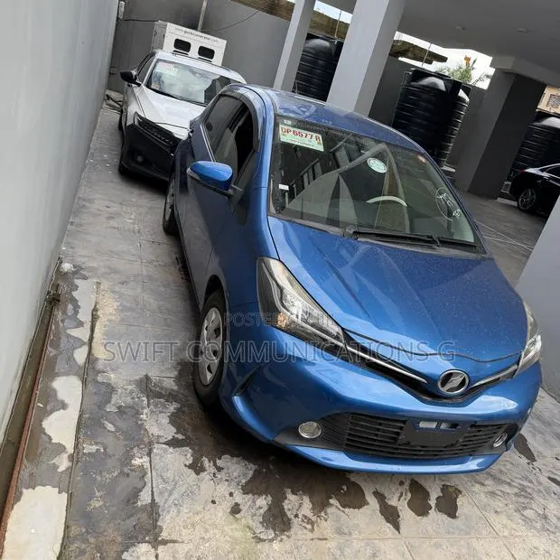 Toyota Vitz 1.5 FWD 5dr 2014 Blue · Photo 1