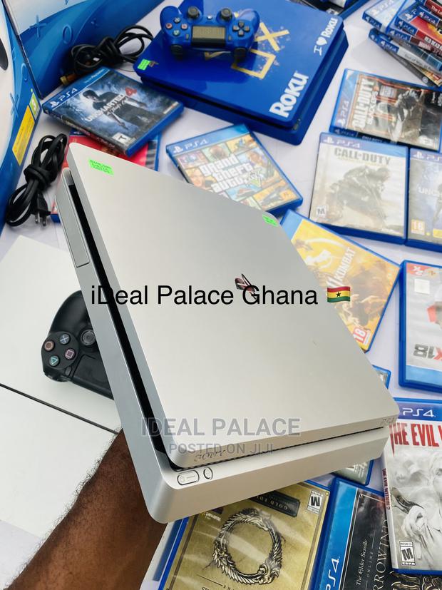 Playstation 4 Slim Limited Edition Grey · Photo 2